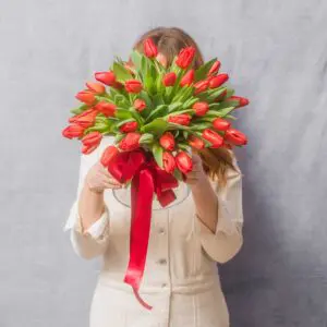 red hot valentine's bouquet - go.botanica