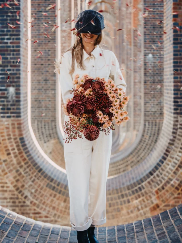 WHAT’S HOT …..
For autumn 🍂  Our beautiful limited edition autumn collection is now live on the website , we hope you love them as much as we do !  📸 @xavogram 
👧 @lilyettridge 
🎬 @intellectuals_balcombe  #autumn #seasonalflowers #autumnvibes🍁 #balcombeviaduct #photography #endofsummer #alltheleavesarebrown #fall #gobotanica #bespokeflorist #viaduct #sussexflorist